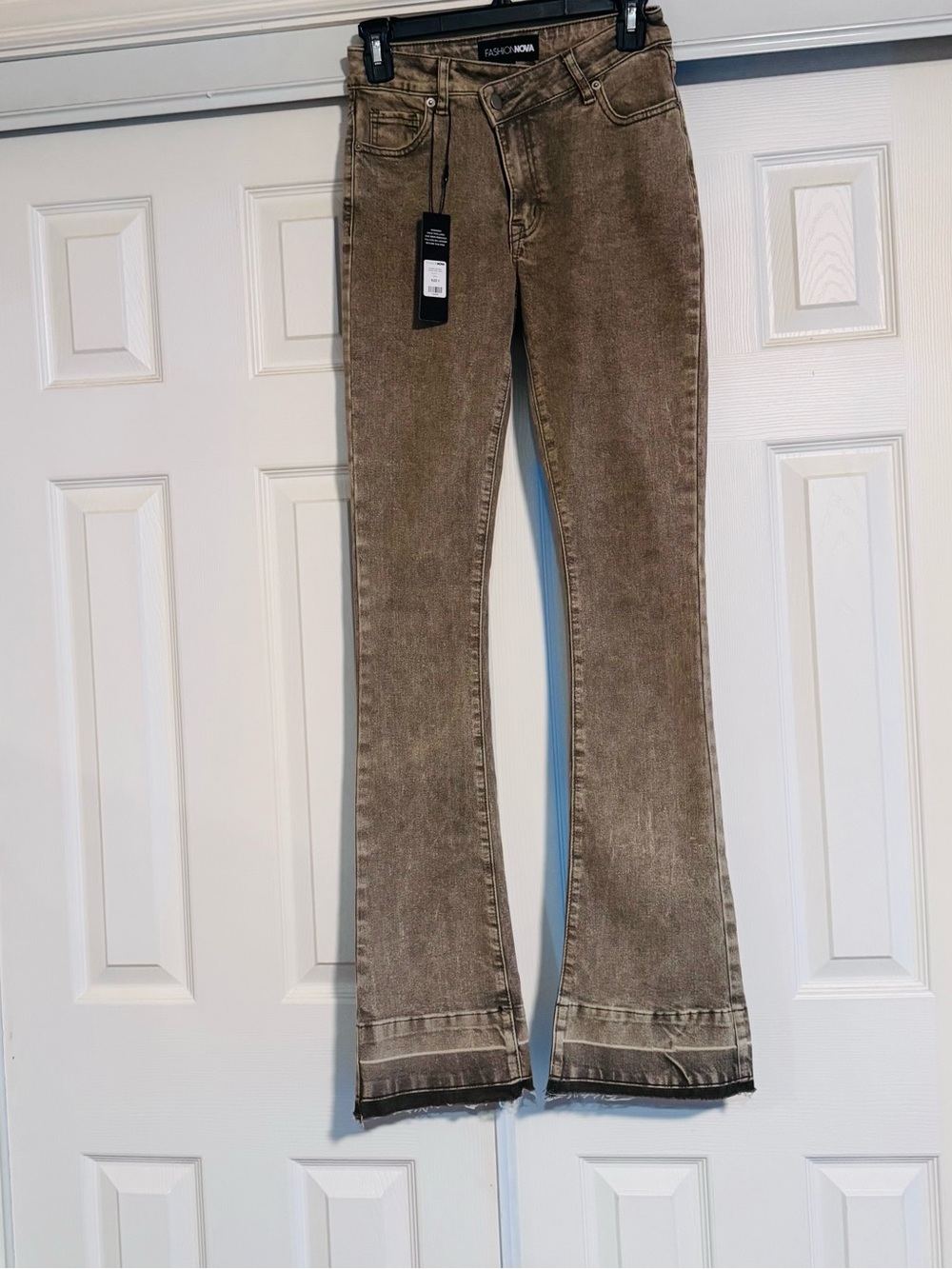 NWT Fashion Nova brown low front straight leg flare bottom jeans
